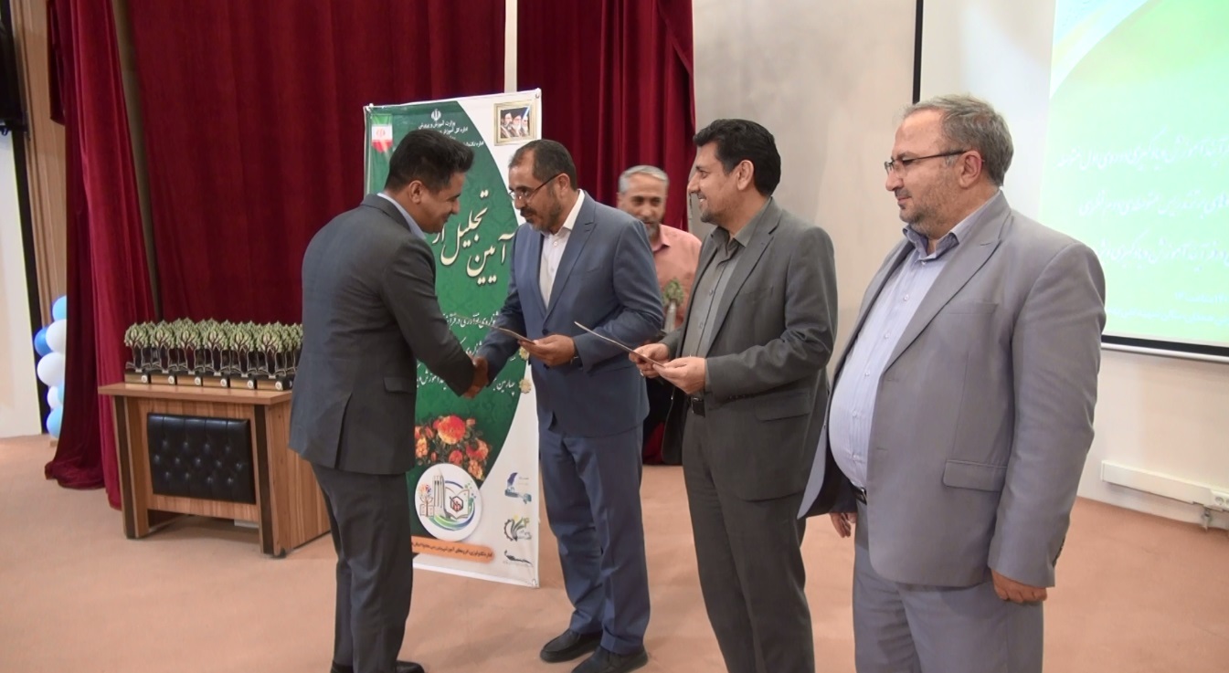 تجلیل از برگزیدگان جشنواره نوآوری در فرآیند آموزش