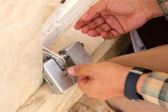 مهر و موم یک موسسه طب سنتی غیر مجاز در یزد مهر و موم یک موسسه طب سنتی غیر مجاز در یزد