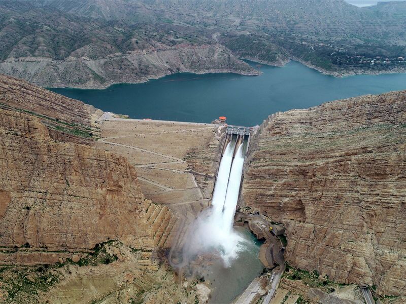 رهاسازی آب از سد مارون بهبهان برای زمین‌های پایین دست